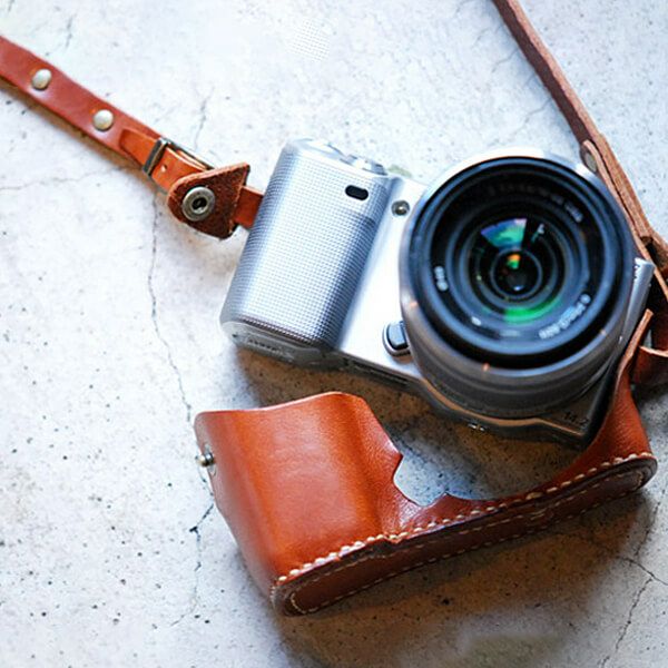 ロベルのSONY NEX-5専用ホルダー＆ストラップレザーストラップ
