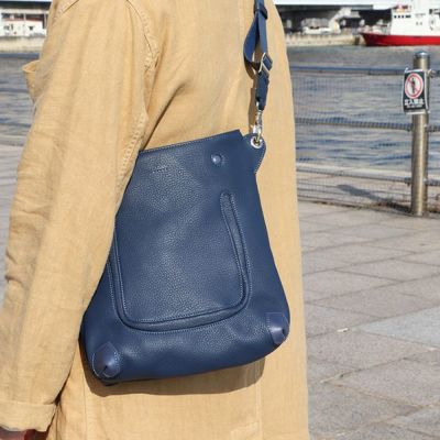 アエナ SNUGGLE HIPPO スナグル ヒッポ 縦型ショルダーバッグ HMAEN